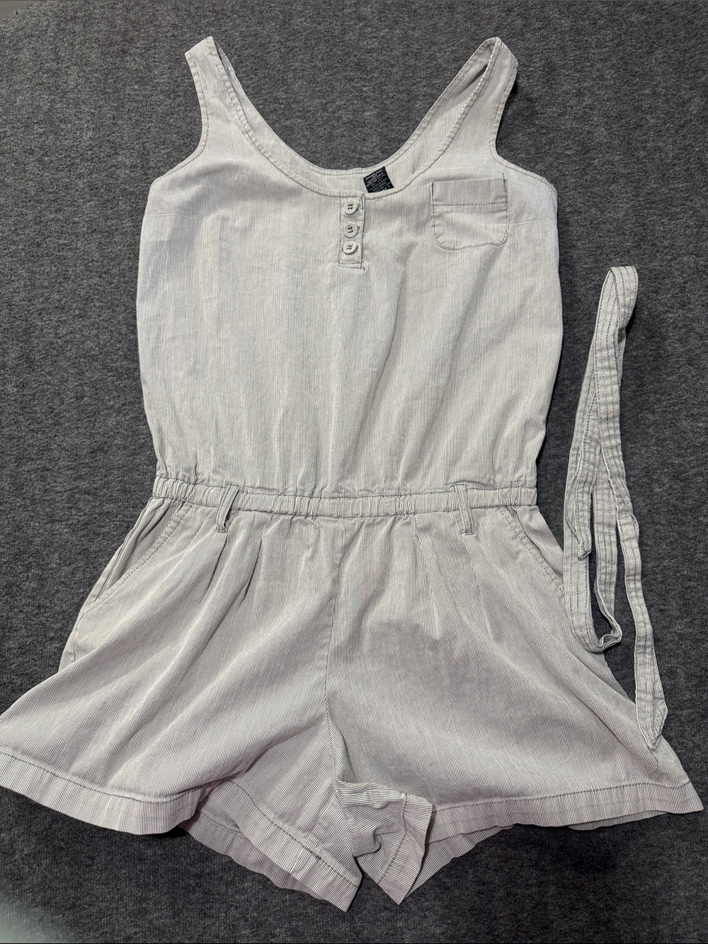 New York & Company Light‎ Gray Sleeveless Cotton Romper with Belt